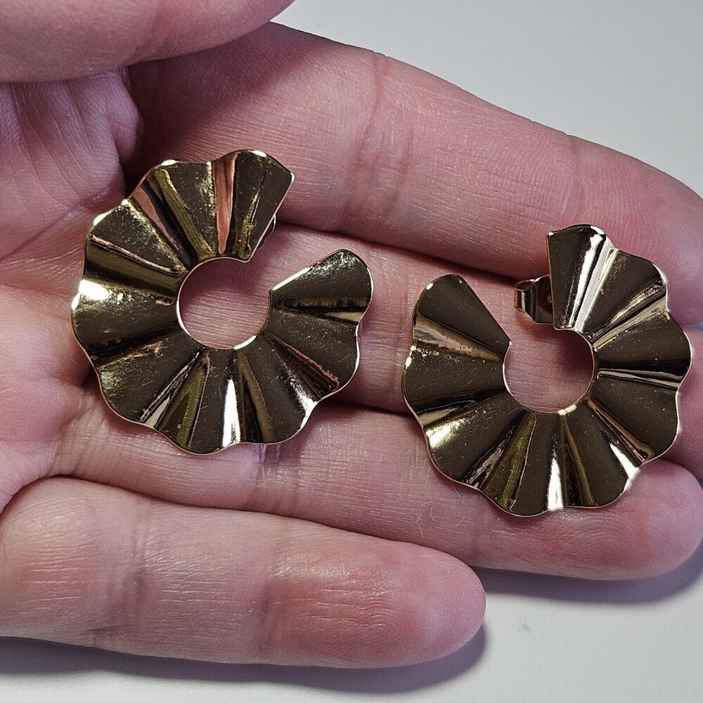 **Final Sale** AVON GOLDEN CRESCENT PIERCED EARRINGS W/ SURGICAL STEEL POST 1986